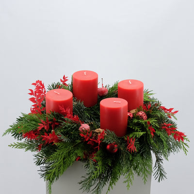 Verspielter Adventskranz in klassischem Rot | 30cm